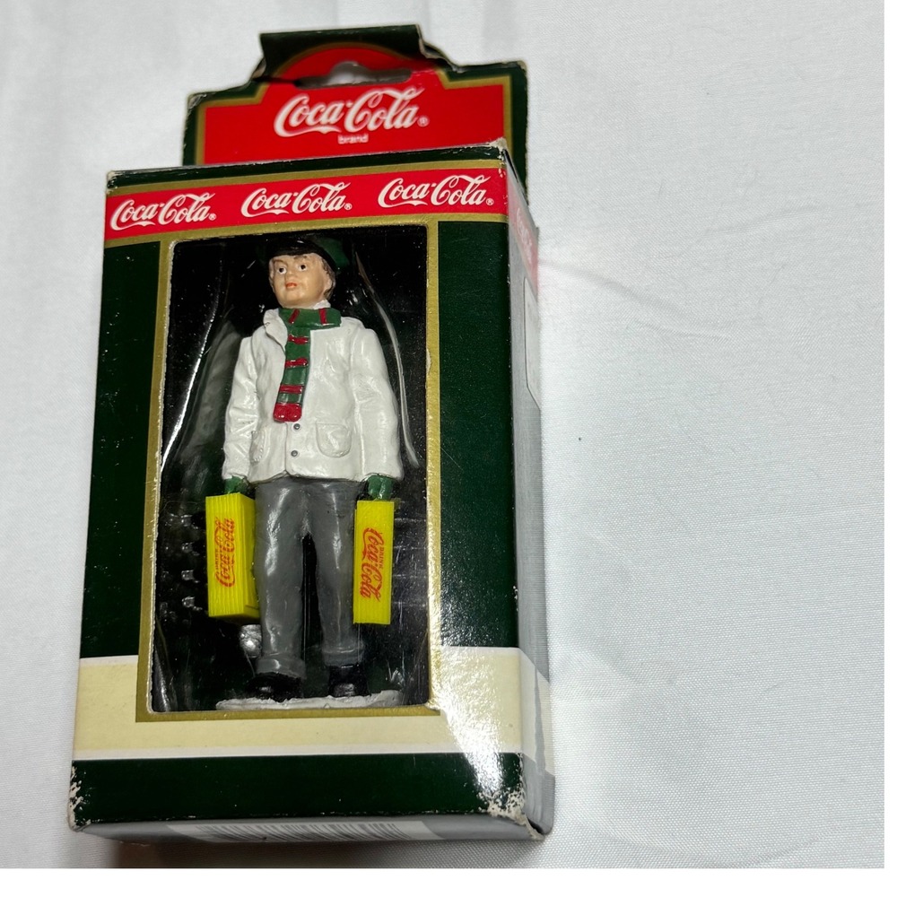 Coca Cola Town Square Stocking Up Delivery Man 1992 #7980 Village Figurine Box